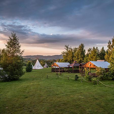 Fort Wapiti Otel Zalasowa Dış mekan fotoğraf