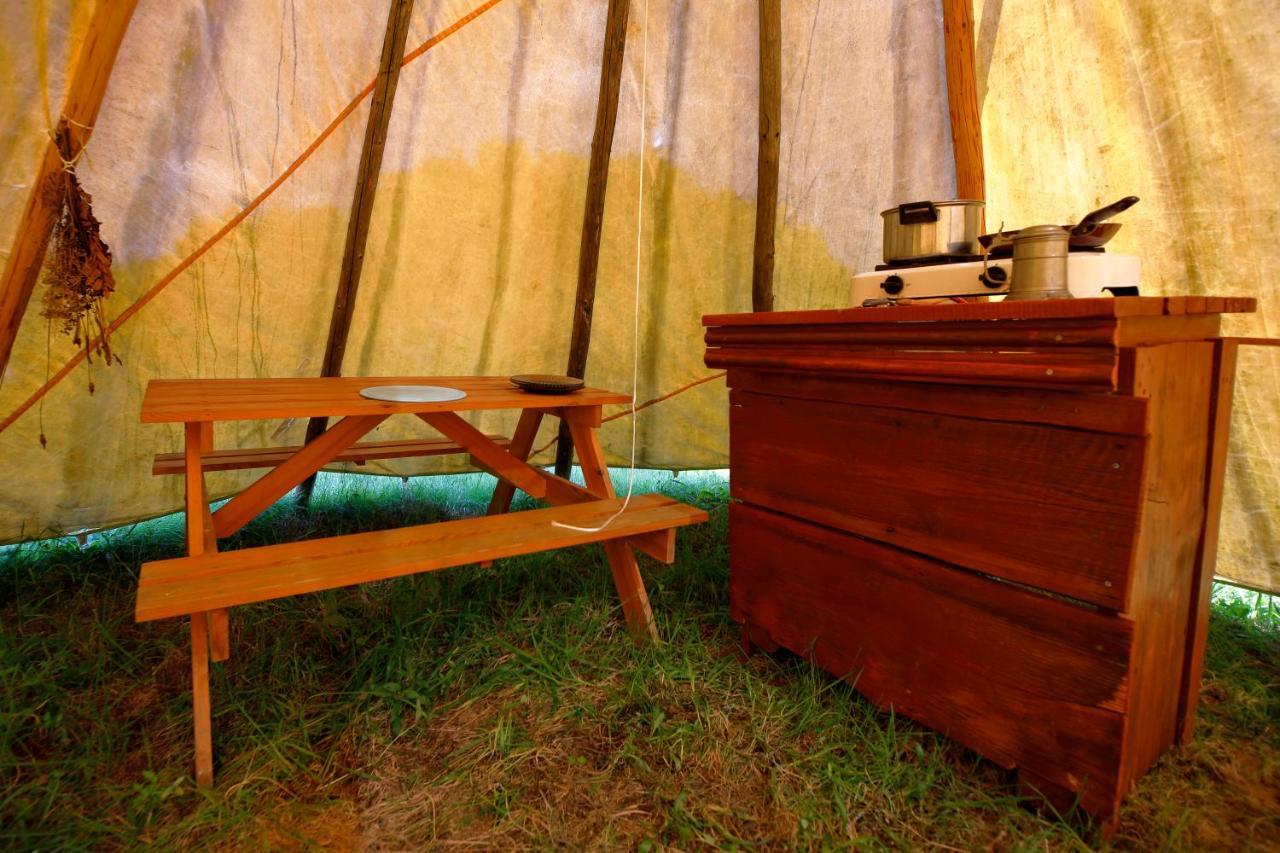 Fort Wapiti Otel Zalasowa Dış mekan fotoğraf