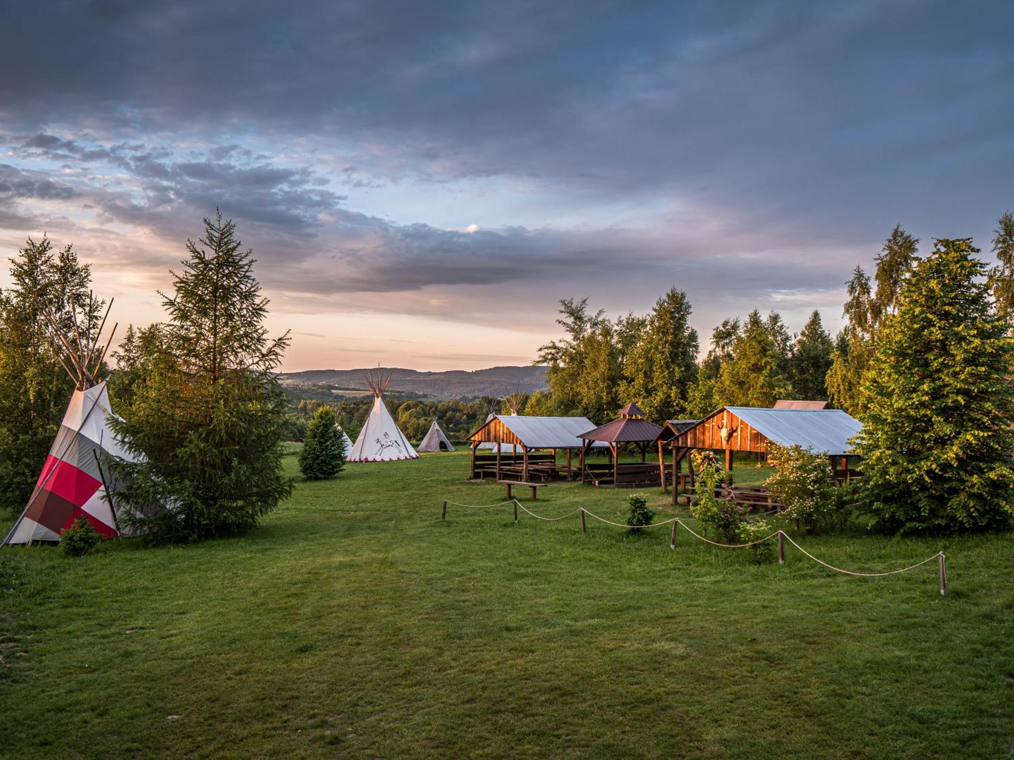 Fort Wapiti Otel Zalasowa Dış mekan fotoğraf