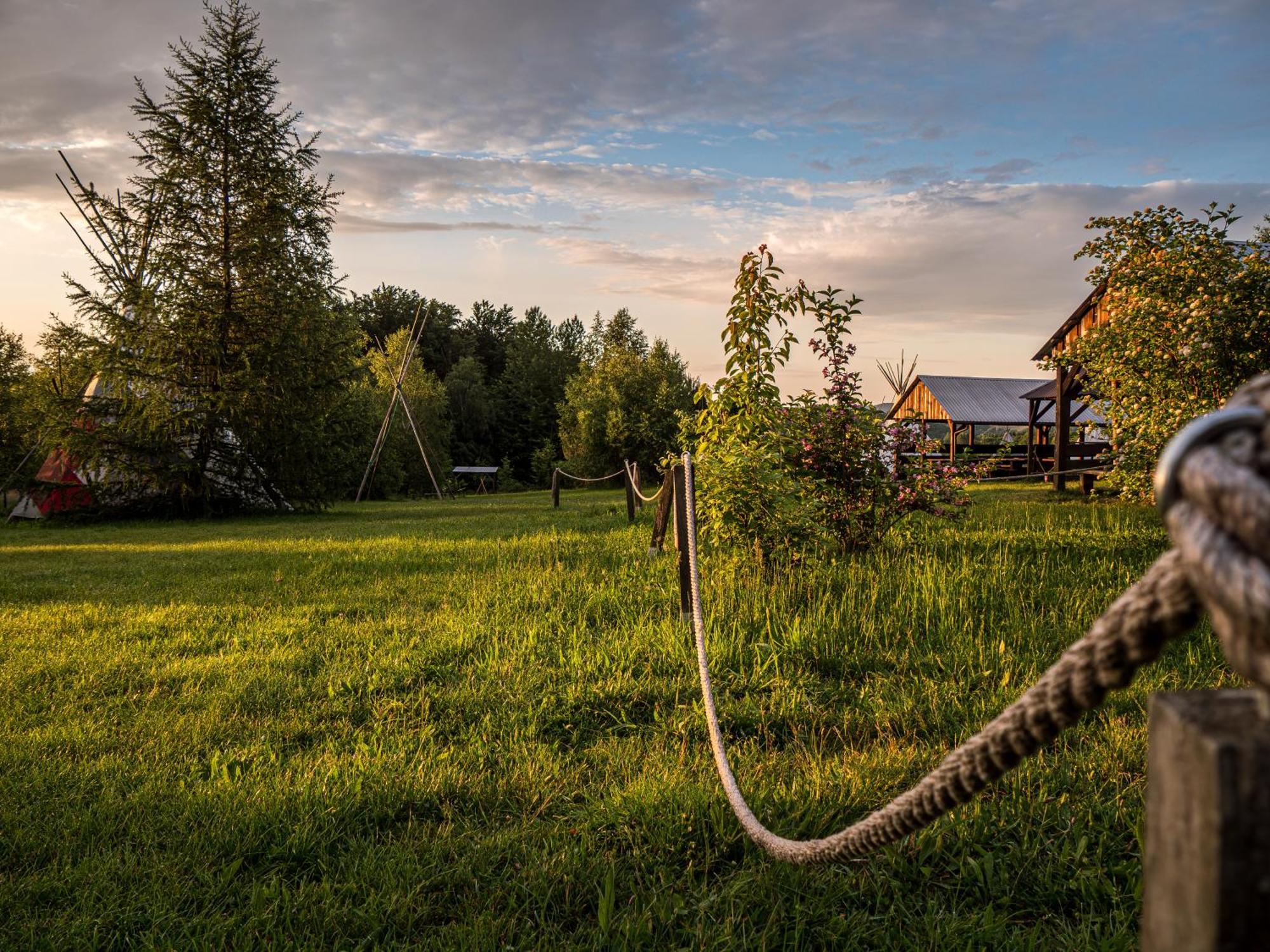 Fort Wapiti Otel Zalasowa Dış mekan fotoğraf